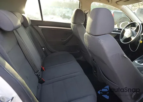 2008 Volkswagen Rabbit из США, поврежденный, VIN WVWDB71KX8W255154